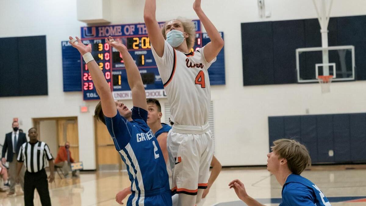 Experience abounds in Mountain 7 boys basketball